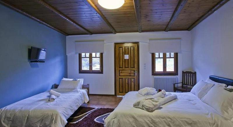 Fanaras Hotel Калаврита Екстер'єр фото
