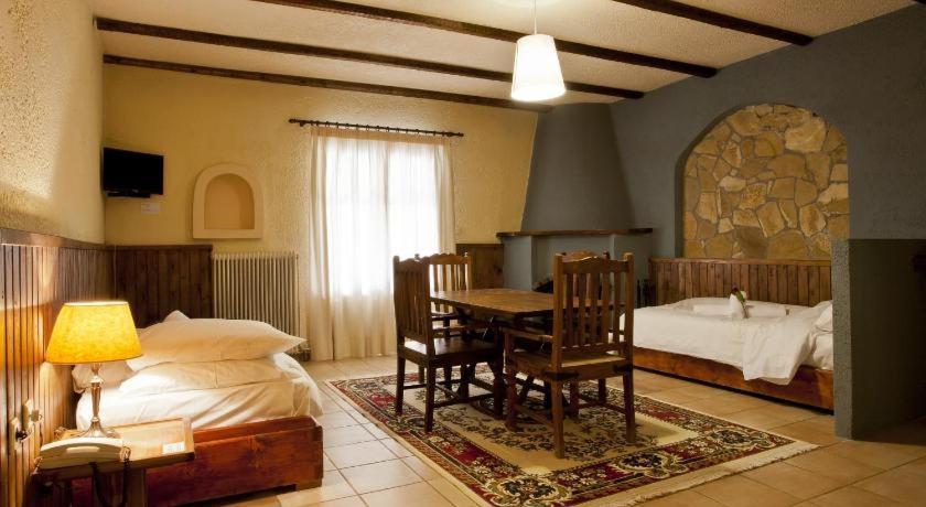 Fanaras Hotel Калаврита Екстер'єр фото