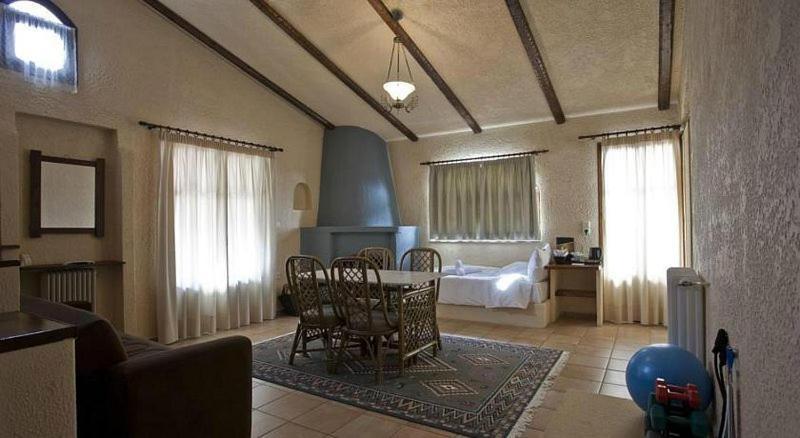 Fanaras Hotel Калаврита Екстер'єр фото