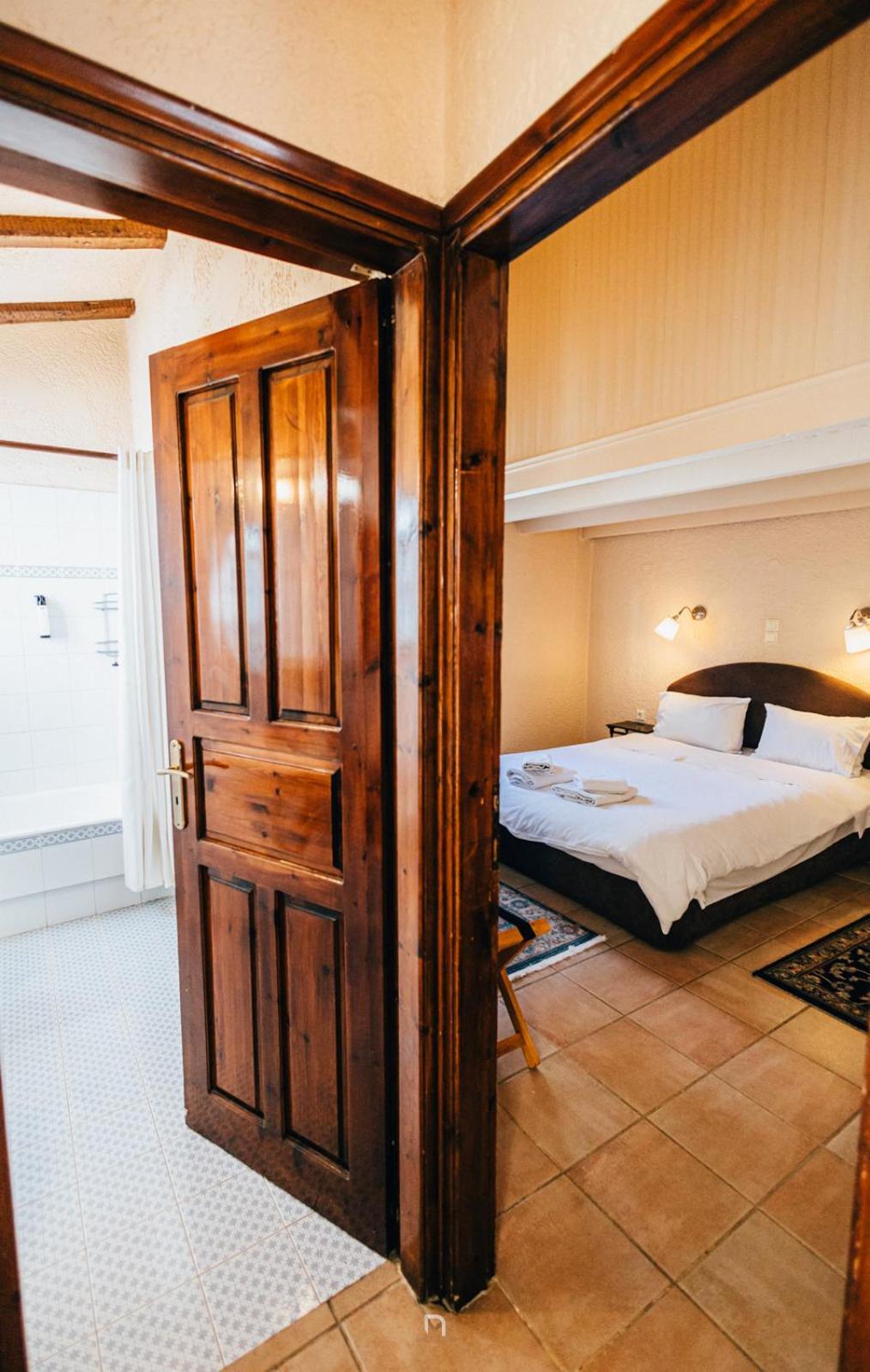 Fanaras Hotel Калаврита Екстер'єр фото